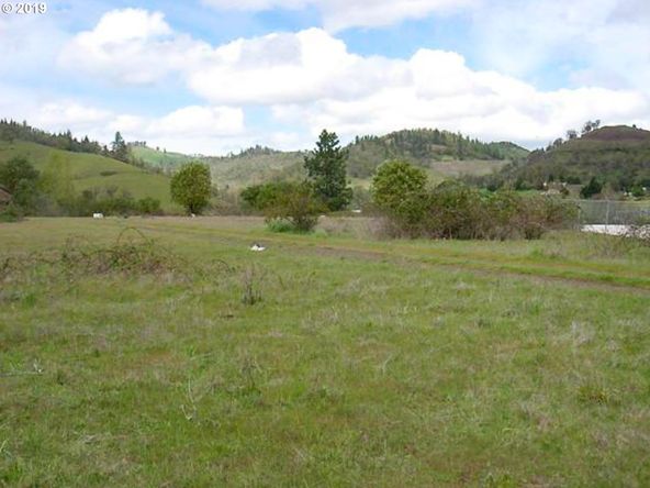 4094 NE Diamond Lake Blvd, Roseburg, OR 97470